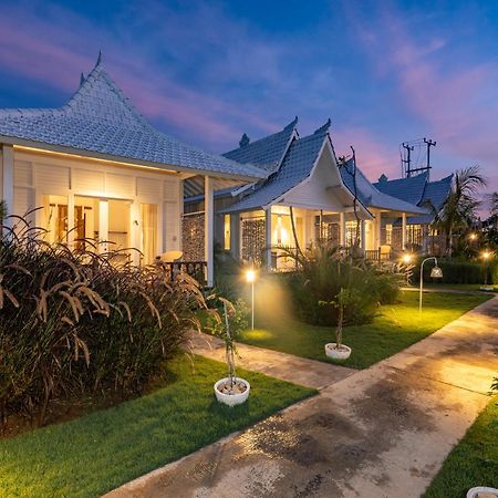 Paus Putih Hotel Nusa Lembongan  Exterior photo