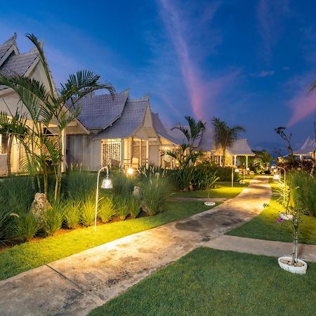 Paus Putih Hotel Nusa Lembongan  Exterior photo