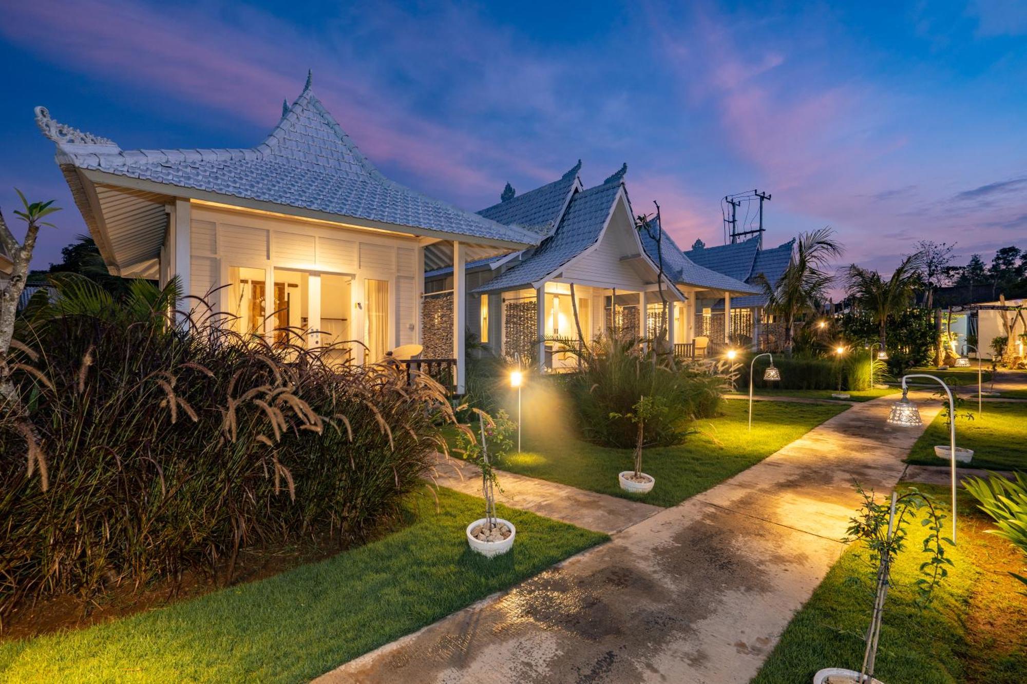 Paus Putih Hotel Nusa Lembongan  Exterior photo