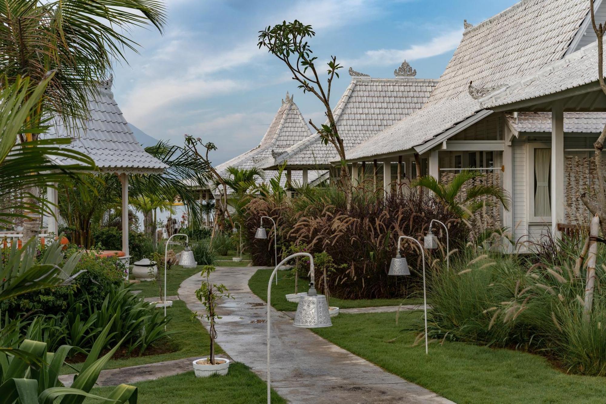 Paus Putih Hotel Nusa Lembongan  Exterior photo