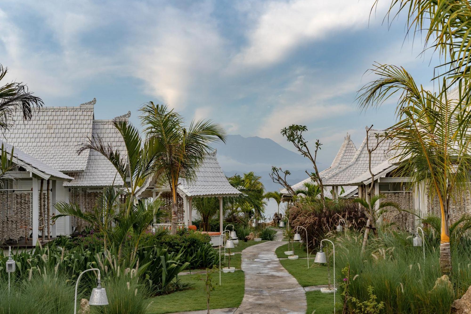 Paus Putih Hotel Nusa Lembongan  Exterior photo