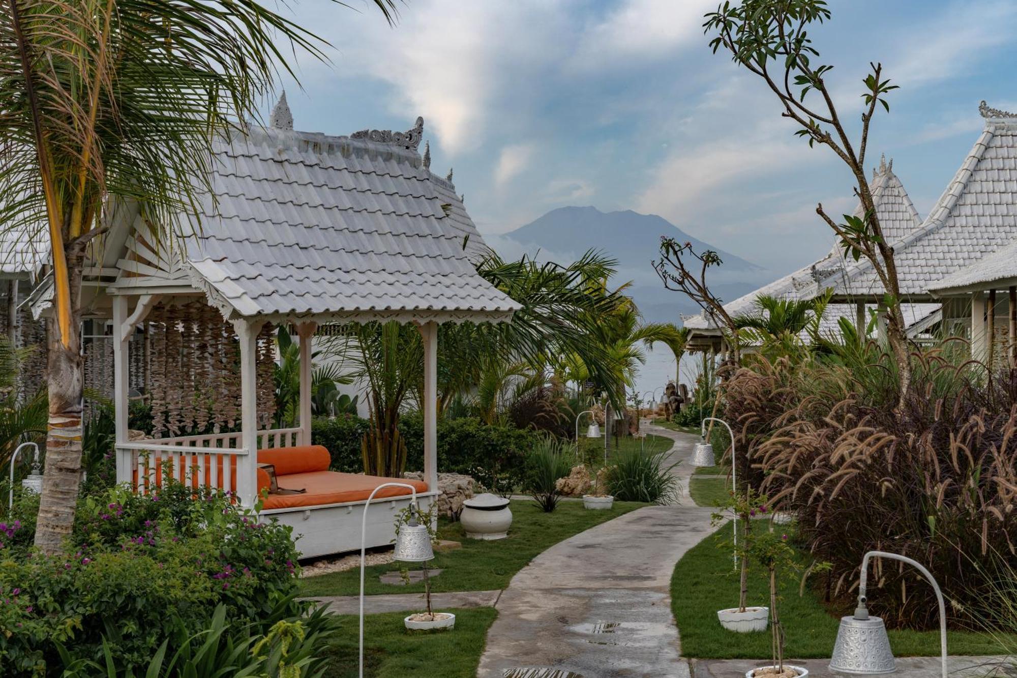 Paus Putih Hotel Nusa Lembongan  Exterior photo