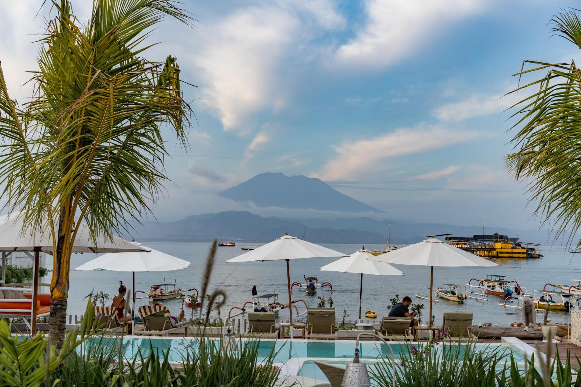 Paus Putih Hotel Nusa Lembongan  Exterior photo